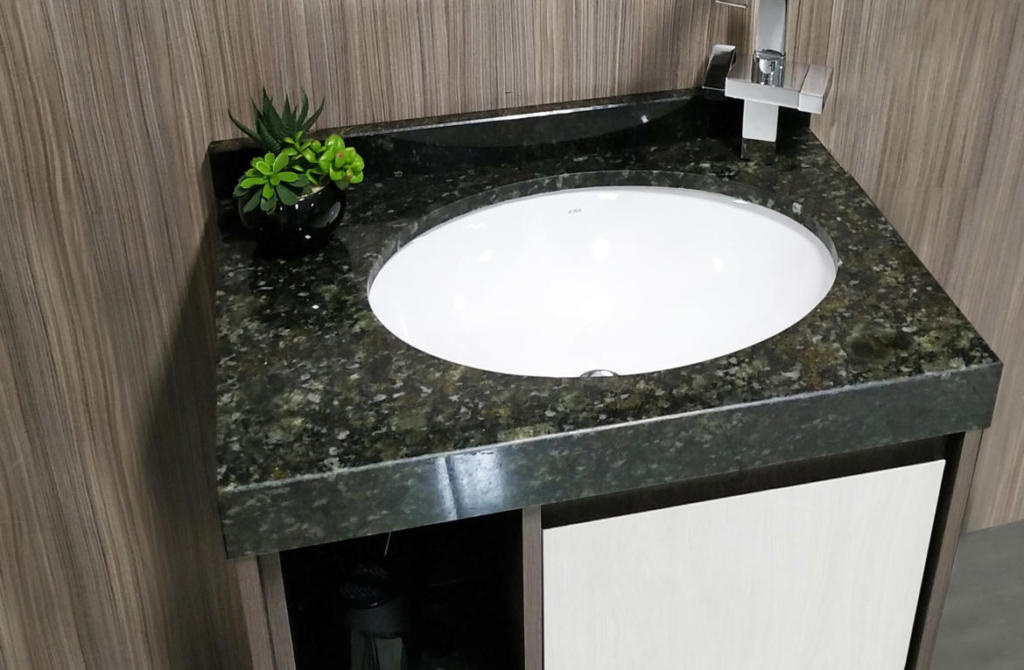 Gabinete Drop gaam seu estilo de banheiro granito verde ubatuba