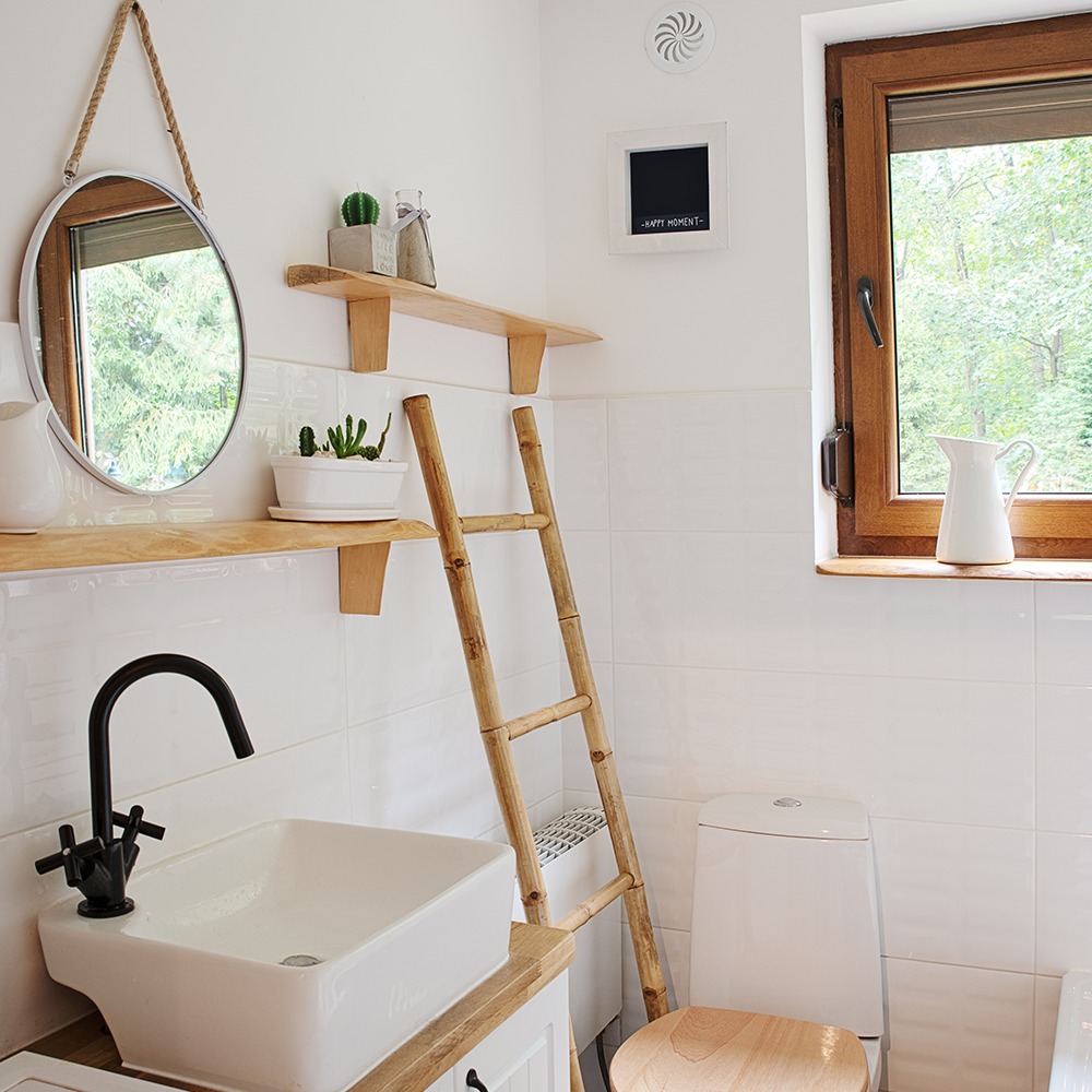Otimize o espaço em banheiros pequenos